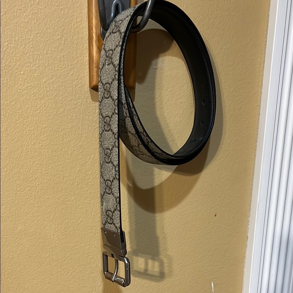 Gucci GG Pattern/Black Reversible Belt 42 Inch total length